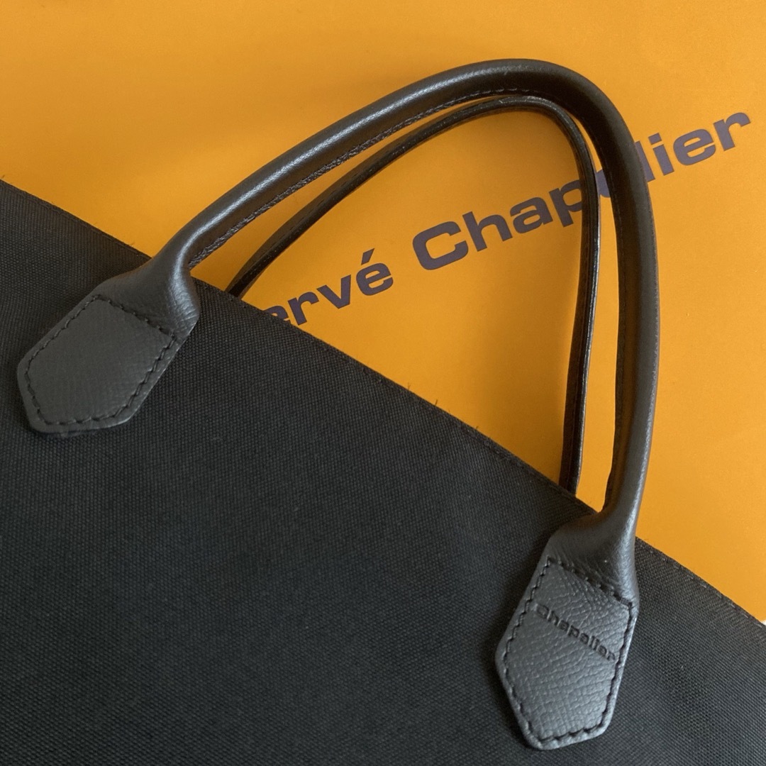 Herve Chapelier(エルベシャプリエ)の美品　エルベシャプリエ 1407 レザーハンドル　ノワール レディースのバッグ(トートバッグ)の商品写真