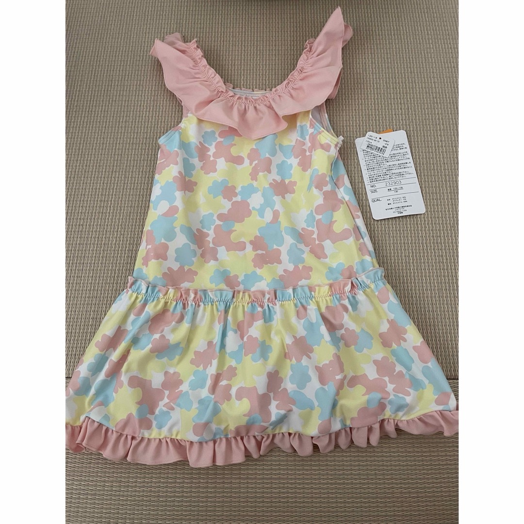 新品　水着　女の子　130 スイムウェア　ワンピース キッズ/ベビー/マタニティのキッズ服女の子用(90cm~)(水着)の商品写真