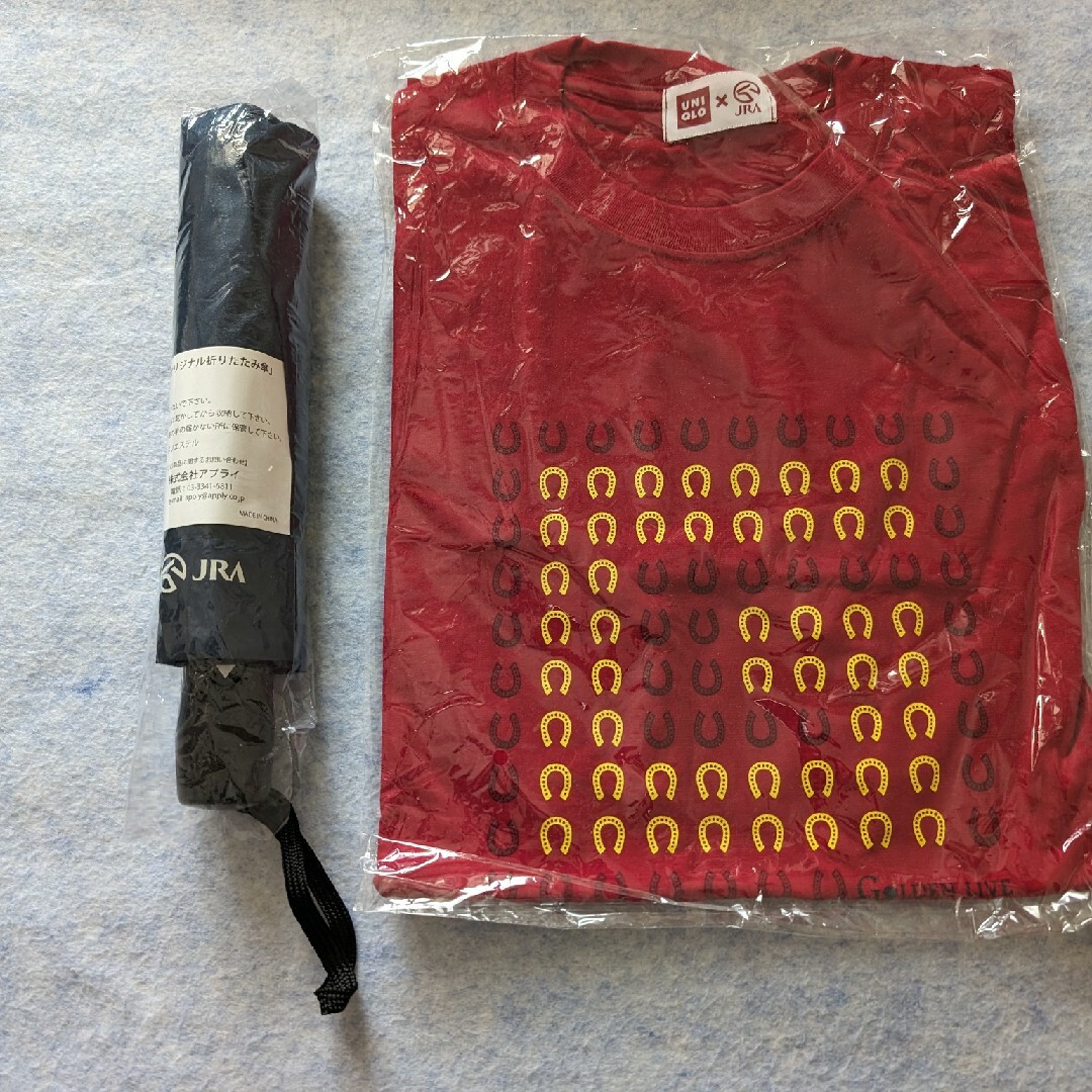 JRA当選品 折りたたみ傘　ユニクロコラボTシャツ　未使用未開封 メンズのファッション小物(傘)の商品写真