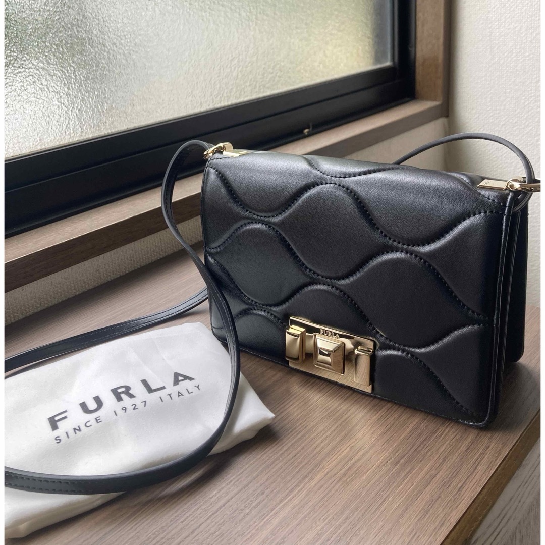 Furla(フルラ)の極美品　FURLA フルラ　キルティング　クロスボディ　ショルダーバッグ レディースのバッグ(ショルダーバッグ)の商品写真