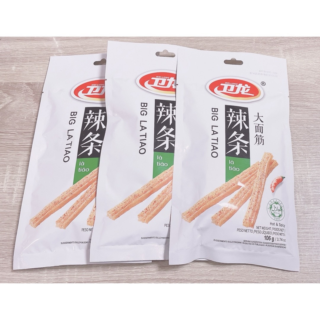 大面筋 辣条 ラーティアオ BIG LA TIAO 中国 お菓子 106g×3 食品/飲料/酒の食品(菓子/デザート)の商品写真