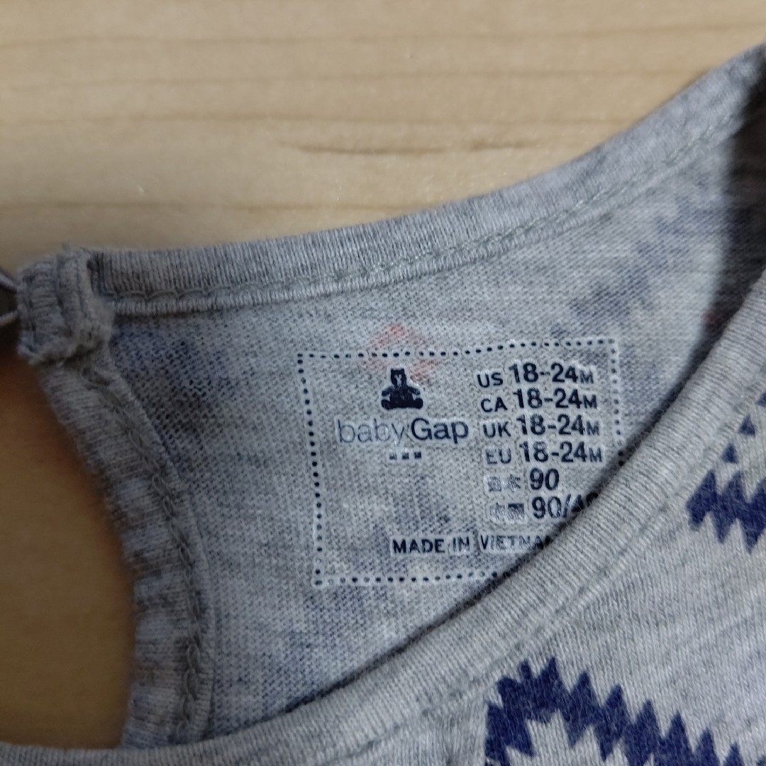 babyGAP(ベビーギャップ)のbabyGap チュニック ９０cm 女の子 グレー ベビーギャップ キッズ/ベビー/マタニティのキッズ服女の子用(90cm~)(Tシャツ/カットソー)の商品写真