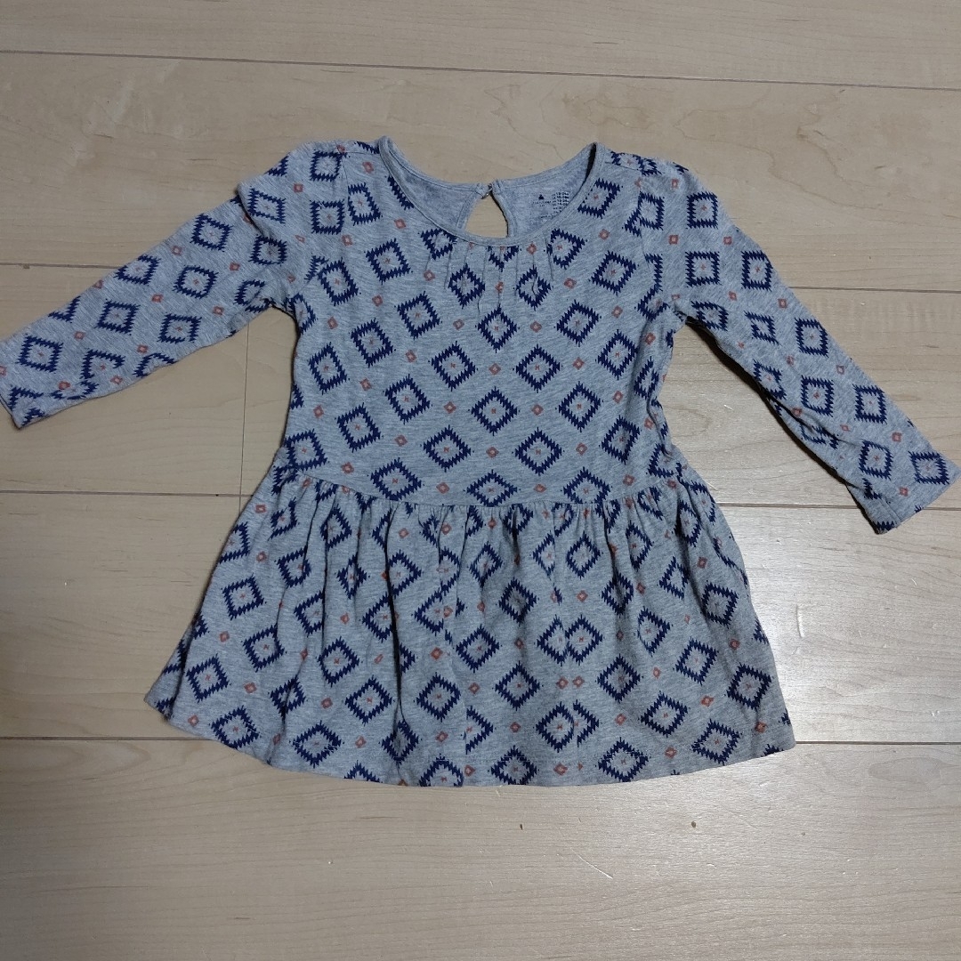 babyGAP(ベビーギャップ)のbabyGap チュニック ９０cm 女の子 グレー ベビーギャップ キッズ/ベビー/マタニティのキッズ服女の子用(90cm~)(Tシャツ/カットソー)の商品写真