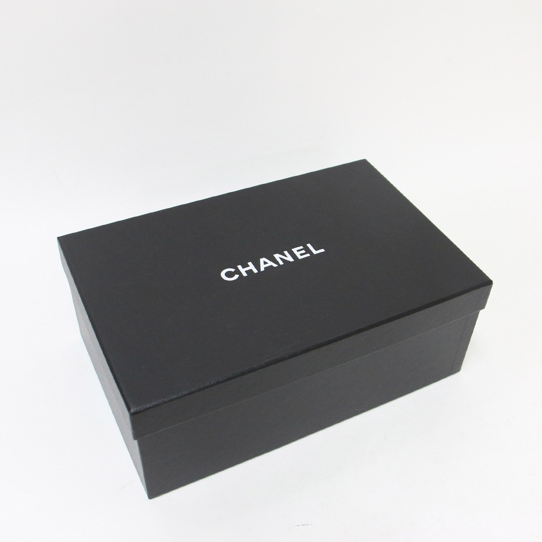 CHANEL(シャネル)のCHANEL シャネル スニーカー ココマーク ホワイト ブラック 白 黒 37(24.0cm)  スウェード メッシュ レースアップ REV G3907 シューズ 靴 イタリア製 ブランド【レディース】【中古】 レディースの靴/シューズ(スニーカー)の商品写真