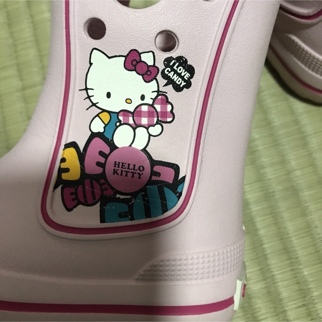 crocs(クロックス)のクロックス キティちゃんレインブーツ キッズ/ベビー/マタニティのキッズ靴/シューズ(15cm~)(長靴/レインシューズ)の商品写真