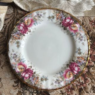 ロイヤルアルバート(ROYAL ALBERT)の【英国製】ROYAL ALBERT 【Autumn Roses】ケーキプレート(食器)