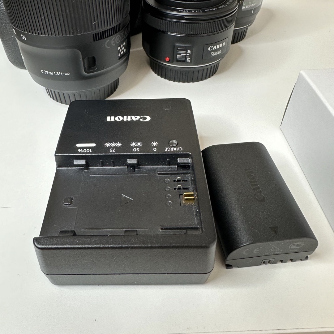 Canon(キヤノン)のキヤノン EOS 90D EF-S18-135 IS USM レンズキット(1セ スマホ/家電/カメラのカメラ(デジタル一眼)の商品写真