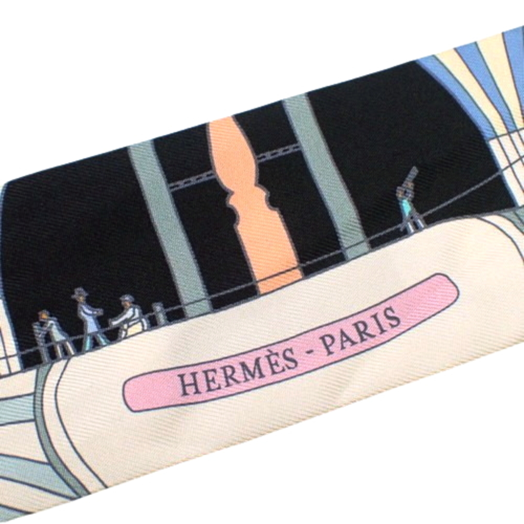 Hermes(エルメス)のHERMES(エルメス) Les Folies Du Ciel 大空の狂気 ツイリー ブラック黒 クリーム薄黄色 マルチカラー シルク スカーフ アパレル ファッション小物 バッグ小物 レディース 40802095359【中古】【アラモード】 レディースのファッション小物(バンダナ/スカーフ)の商品写真