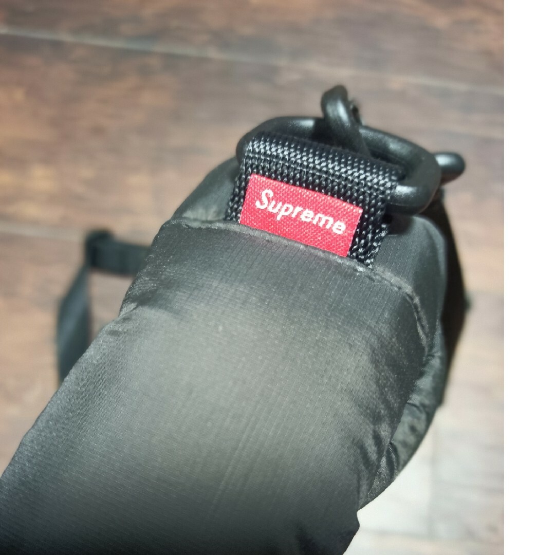 Supreme(シュプリーム)のSupreme Puffer Side Bag "Black"　シュプリー メンズのバッグ(ショルダーバッグ)の商品写真