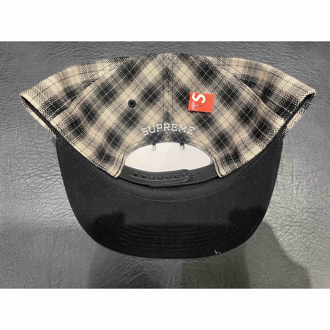 Supreme(シュプリーム)のsupreme Script Logo 6-Panel Black plaid メンズの帽子(キャップ)の商品写真