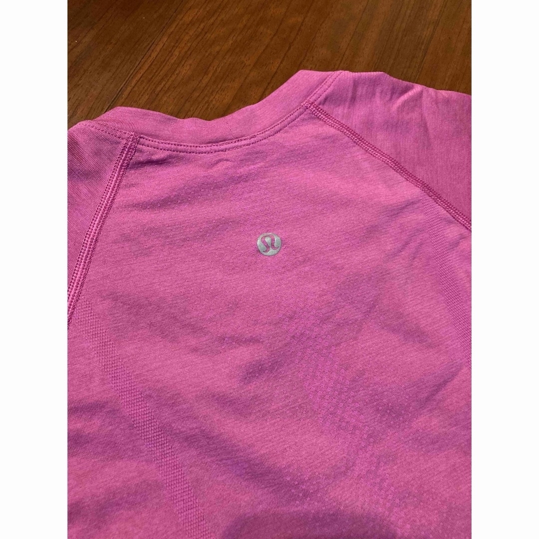lululemon(ルルレモン)のルルレモン　スイフティ　6 半袖　ピンク レディースのトップス(Tシャツ(半袖/袖なし))の商品写真