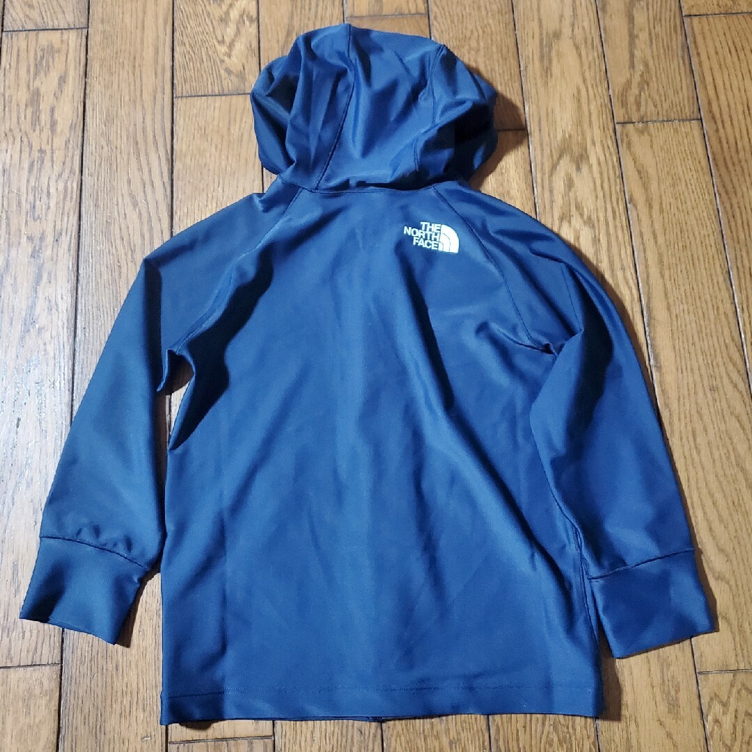 THE NORTH FACE(ザノースフェイス)のザノースフェイス◎フードラッシュガード◎ネイビー110cm キッズ/ベビー/マタニティのキッズ服女の子用(90cm~)(水着)の商品写真