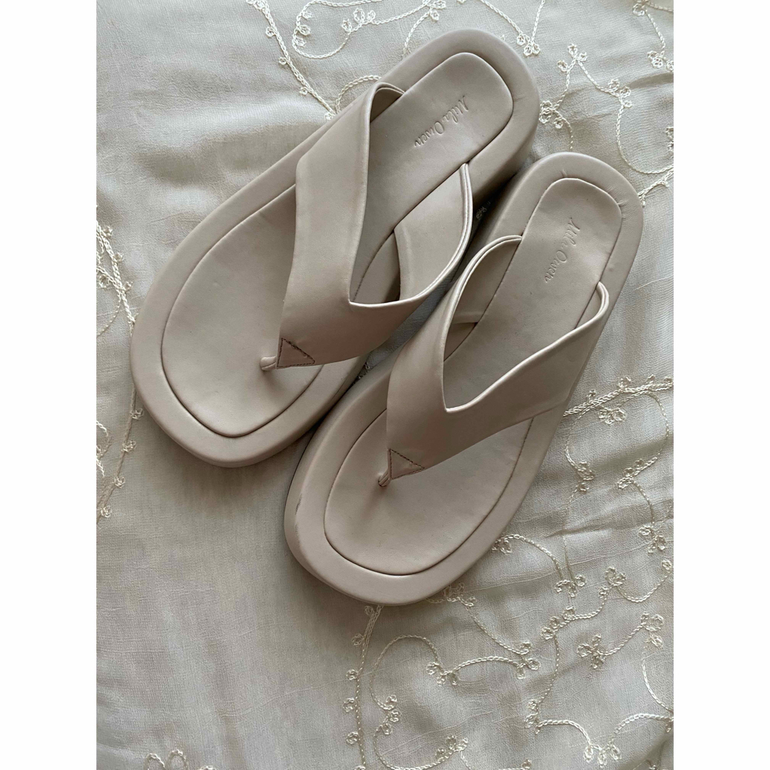 Mila Owen(ミラオーウェン)のMira owenワイドトングサンダルミラオーウェン レディースの靴/シューズ(サンダル)の商品写真