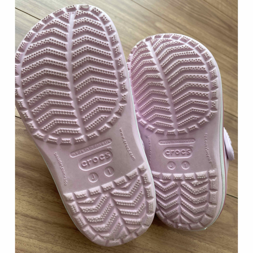 crocs(クロックス)のクロックス キッズ/ベビー/マタニティのキッズ靴/シューズ(15cm~)(サンダル)の商品写真