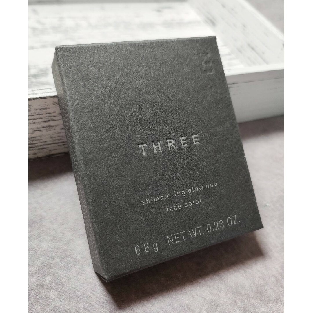 THREE(スリー)のThree by Three スリー シマリング グローデュオ #01 ベージュ コスメ/美容のベースメイク/化粧品(フェイスパウダー)の商品写真
