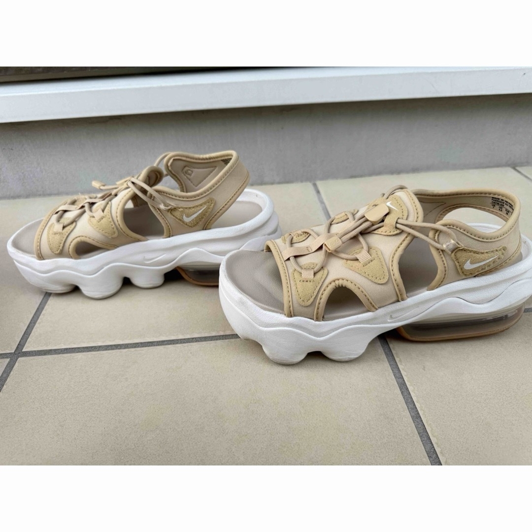 NIKE(ナイキ)のNIKE エアマックスココ　ベージュ　セサミ レディースの靴/シューズ(サンダル)の商品写真