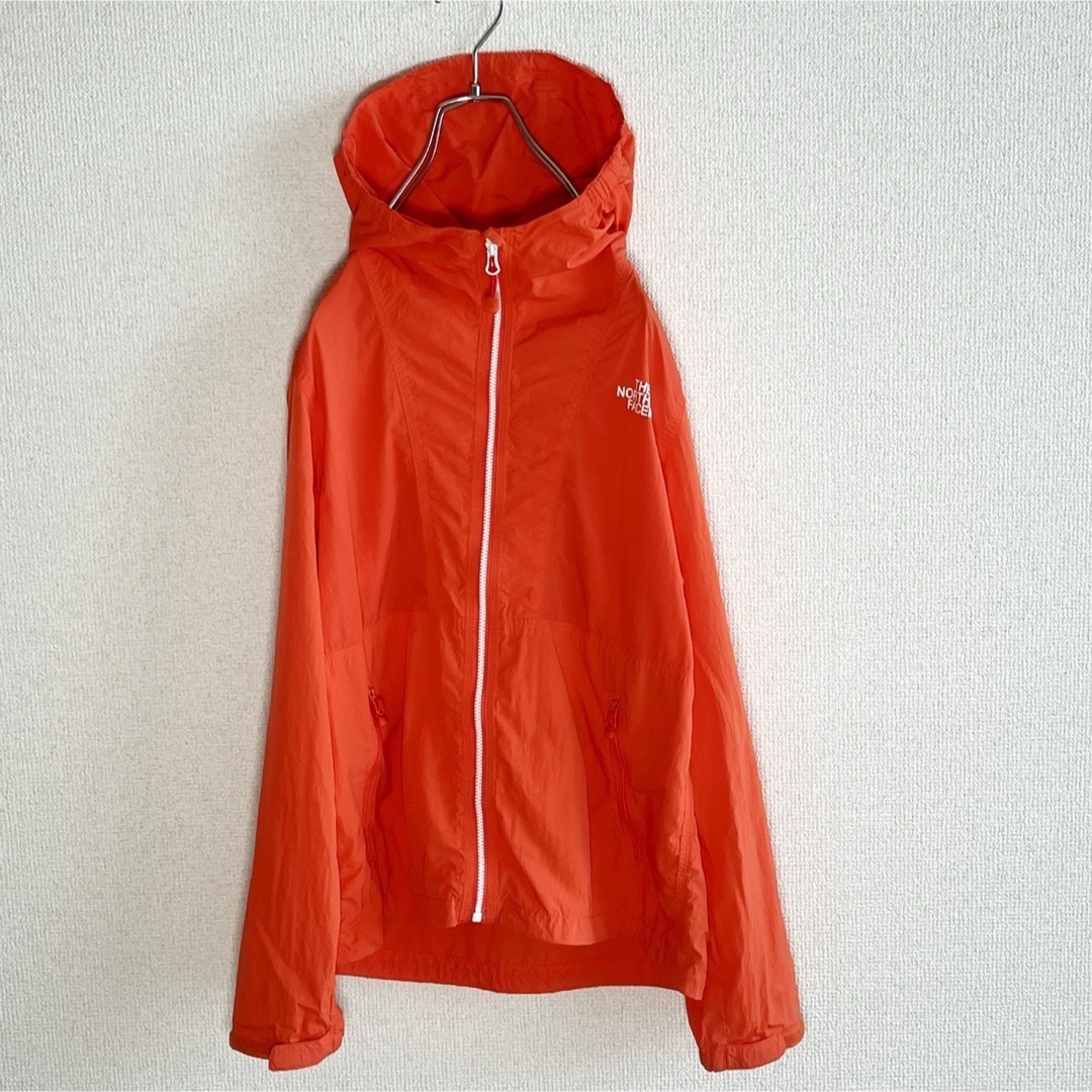 THE NORTH FACE(ザノースフェイス)のノースフェイス　ナイロンジャケット　オレンジ　レディースＳ レディースのジャケット/アウター(ナイロンジャケット)の商品写真