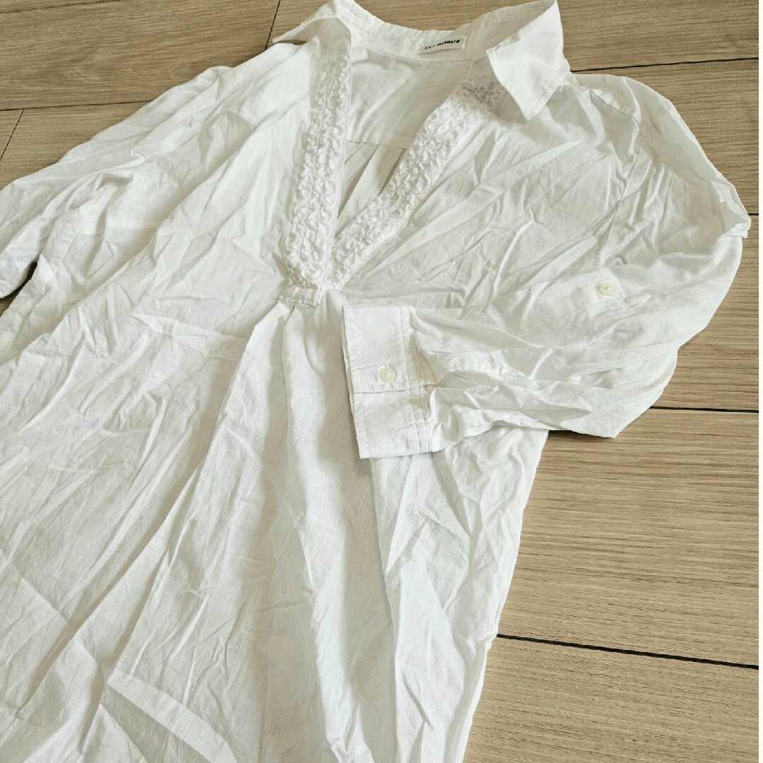 a.v.v(アーヴェヴェ)のa.v.v standard☆ホワイトシャツ レディースのトップス(シャツ/ブラウス(長袖/七分))の商品写真
