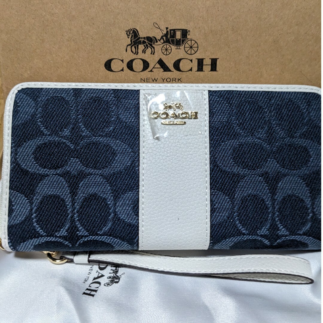 COACH(コーチ)のCOACH 長財布　青系シグネチャー白のワンポイント レディースのファッション小物(財布)の商品写真