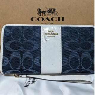 COACH 長財布　青系シグネチャー白のワンポイント