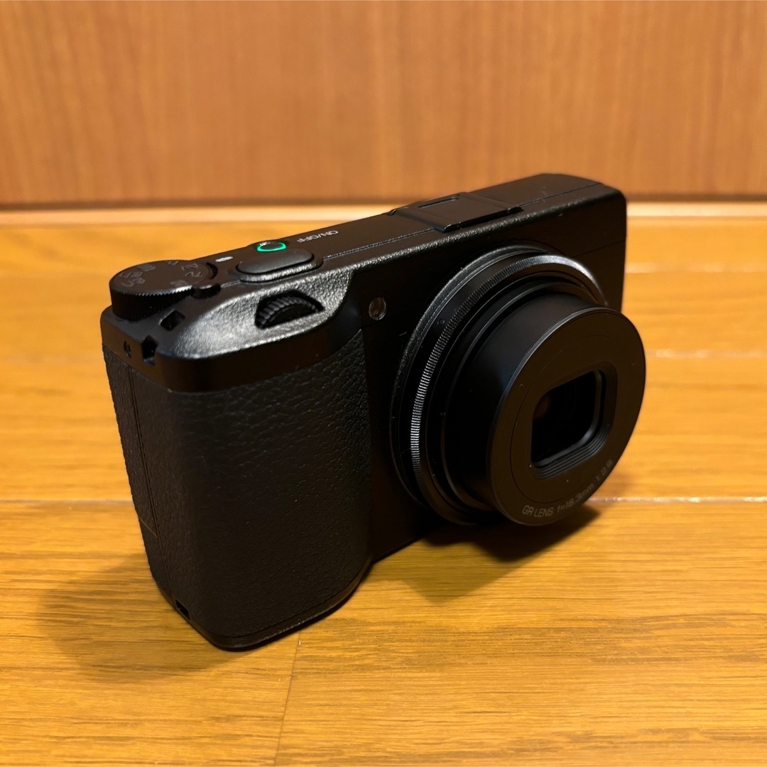 RICOH(リコー)のRICOH GR 3 シャッター枚数 1292枚 スマホ/家電/カメラのカメラ(コンパクトデジタルカメラ)の商品写真