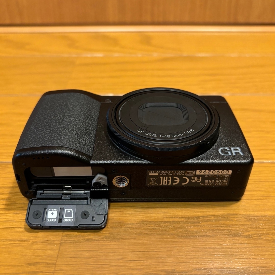 RICOH(リコー)のRICOH GR 3 シャッター枚数 1292枚 スマホ/家電/カメラのカメラ(コンパクトデジタルカメラ)の商品写真