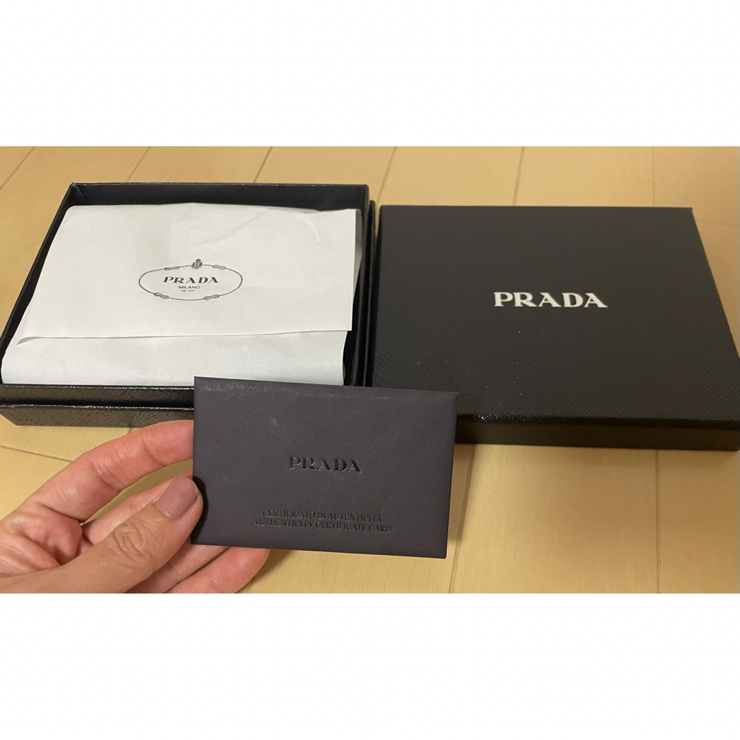 PRADA(プラダ)のPRADA　プラダ　三つ折り財布　サフィアーノレザー　ゴールドロゴ　ピンク レディースのファッション小物(財布)の商品写真