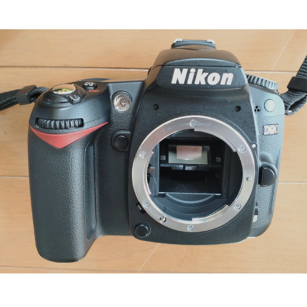 Nikon(ニコン)の✩訳アリ品 ニコンD90  レンズフード(HN-3)付き。✩ スマホ/家電/カメラのカメラ(デジタル一眼)の商品写真