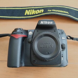ニコン(Nikon)の✩訳アリ品 ニコンD90  レンズフード(HN-3)付き。✩(デジタル一眼)
