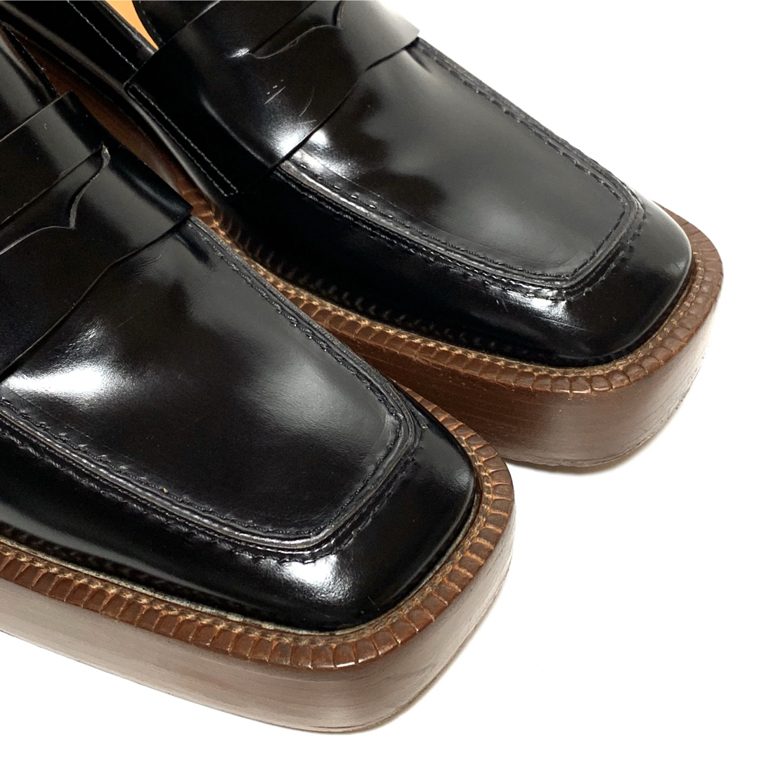TOD'S(トッズ)の良品 トッズ チャンキーヒール 厚底 コインローファー シューズ 黒 イタリア製 レディースの靴/シューズ(ローファー/革靴)の商品写真