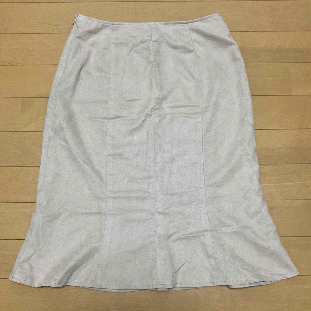 スカート　ベージュ　スエード生地 レディースのスカート(ひざ丈スカート)の商品写真