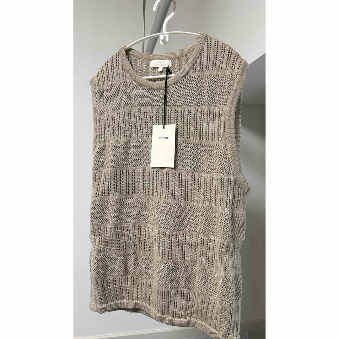 COMOLI(コモリ)のmfpen Typo Knit Vest メンズのトップス(ベスト)の商品写真