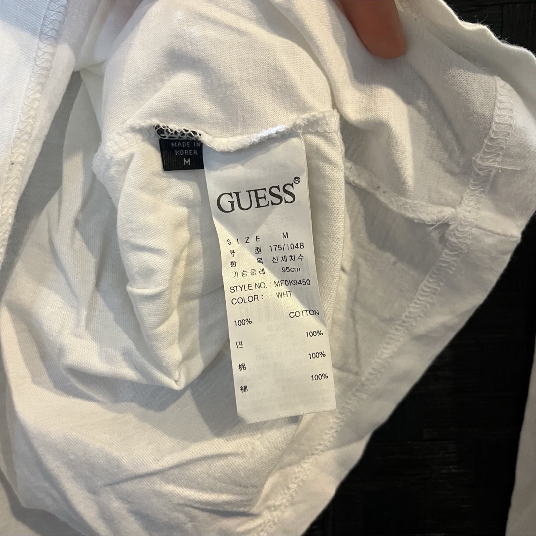 GUESS 白ロンティー 古着 春服 プリントTシャツ  シンプル レディースのトップス(シャツ/ブラウス(長袖/七分))の商品写真