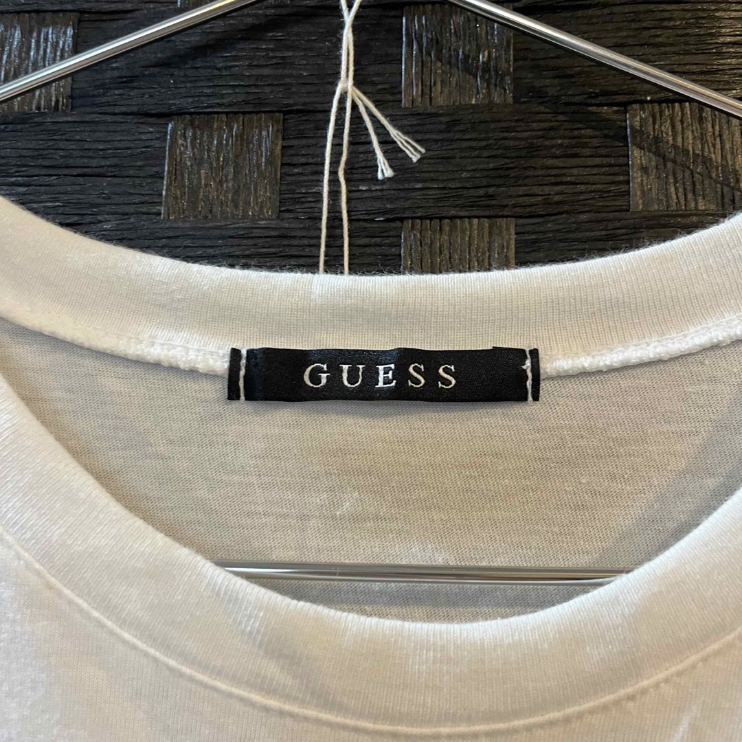 GUESS 白ロンティー 古着 春服 プリントTシャツ  シンプル レディースのトップス(シャツ/ブラウス(長袖/七分))の商品写真