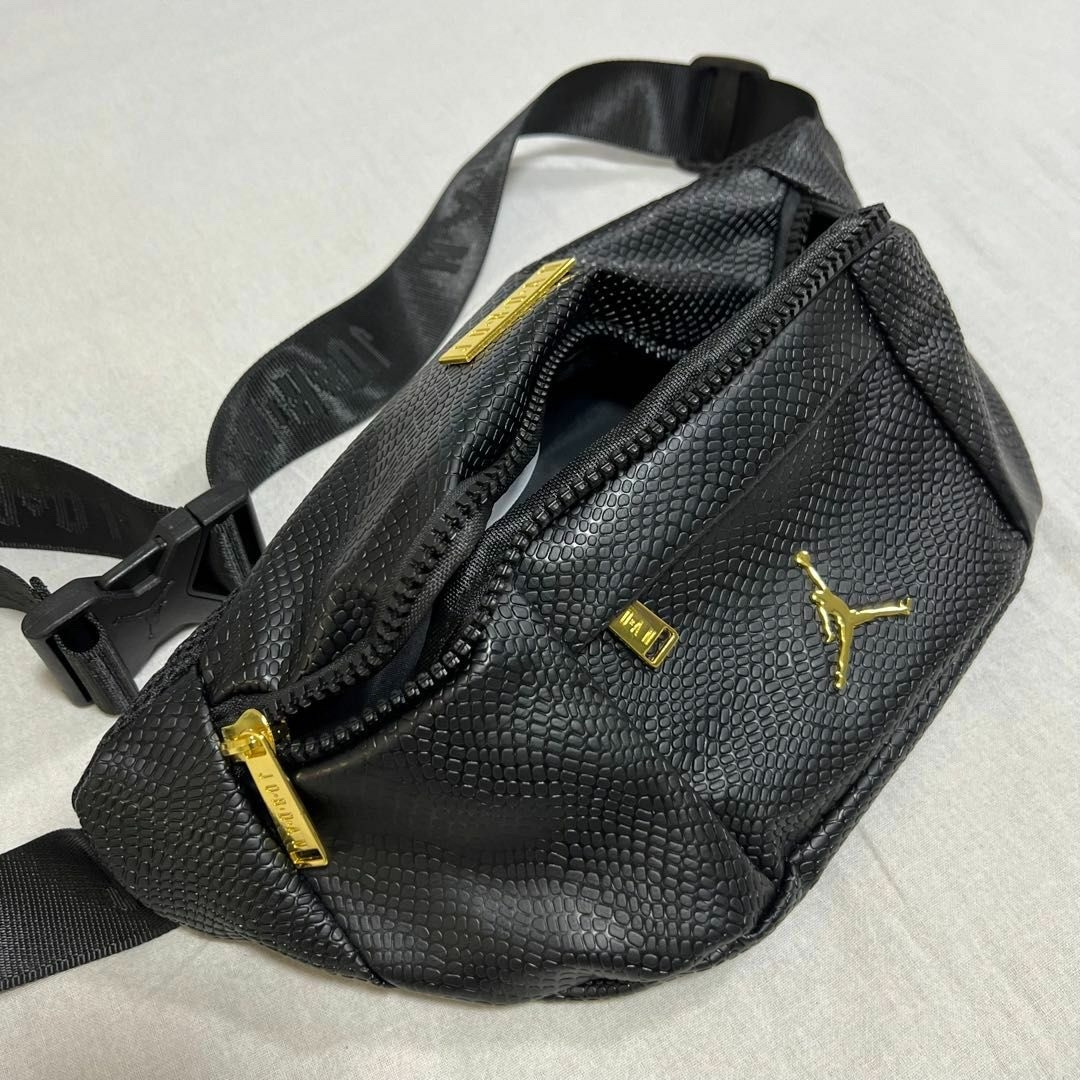 Jordan Brand（NIKE）(ジョーダン)の新品　訳あり　ナイキ Nike ジョーダン ウエストポーチ ボディバッグ  メンズのバッグ(ウエストポーチ)の商品写真