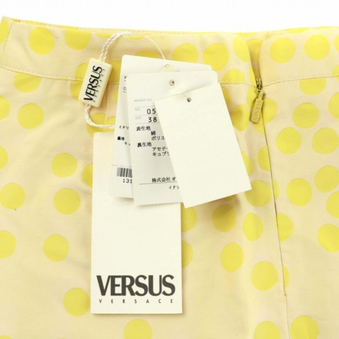 VERSACE(ヴェルサーチ)のヴェルサーチ ヴェルサス タイトスカート ひざ丈 総柄 24/38 S 黄色 レディースのスカート(ひざ丈スカート)の商品写真