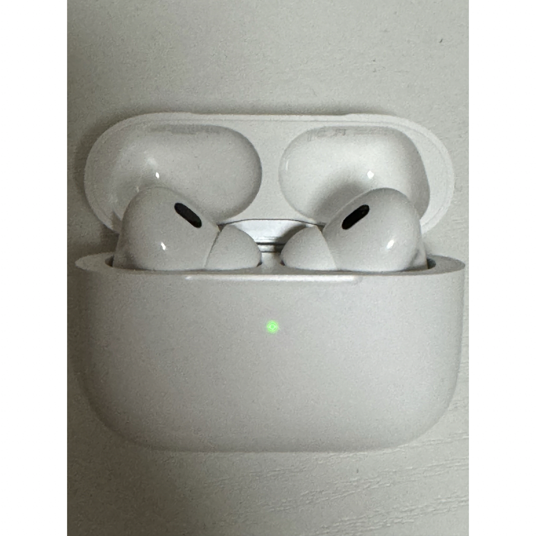 Apple(アップル)の純正　AirPods pro第二世代　type-C   スマホ/家電/カメラのスマホアクセサリー(ストラップ/イヤホンジャック)の商品写真