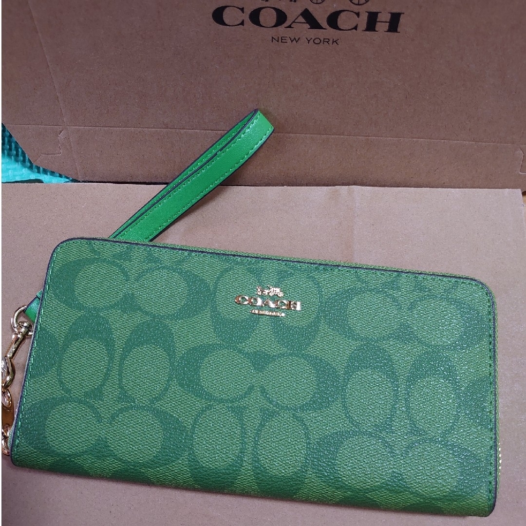 COACH(コーチ)のCOACH　長財布　新品　未使用 レディースのファッション小物(財布)の商品写真