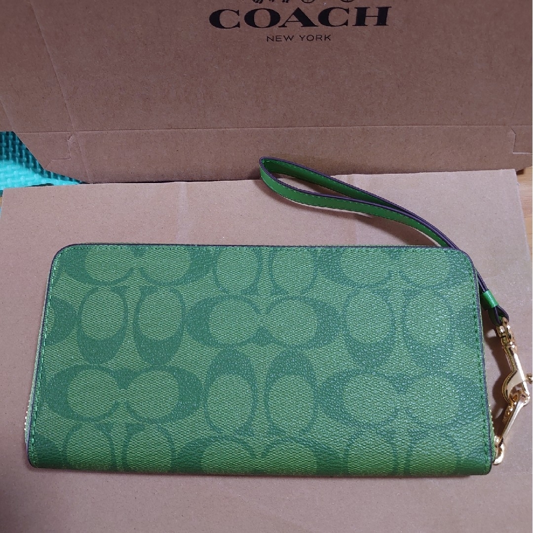 COACH(コーチ)のCOACH　長財布　新品　未使用 レディースのファッション小物(財布)の商品写真