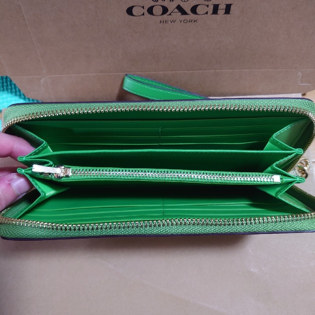 COACH(コーチ)のCOACH　長財布　新品　未使用 レディースのファッション小物(財布)の商品写真