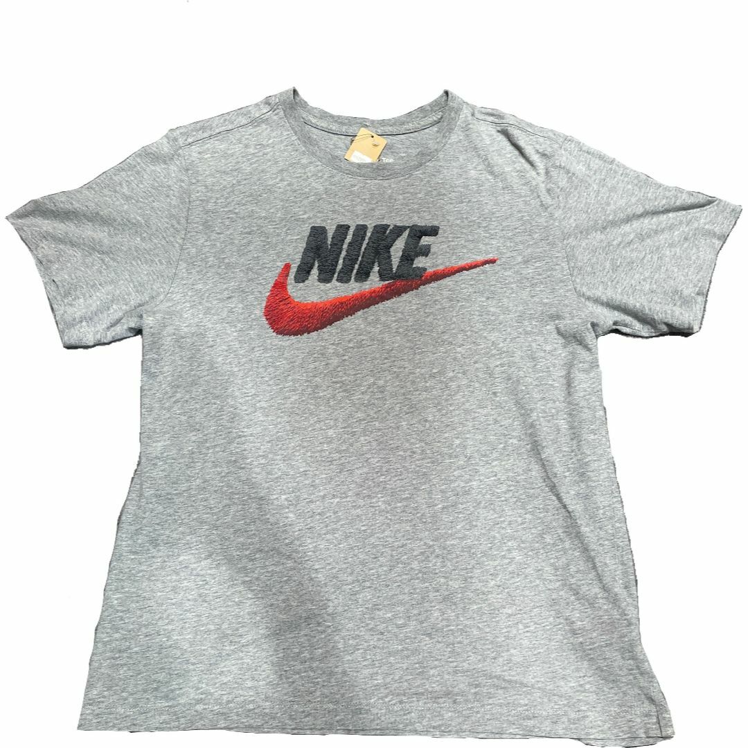 NIKE(ナイキ)の古着　NIKE　Tシャツ レディースのトップス(Tシャツ(半袖/袖なし))の商品写真