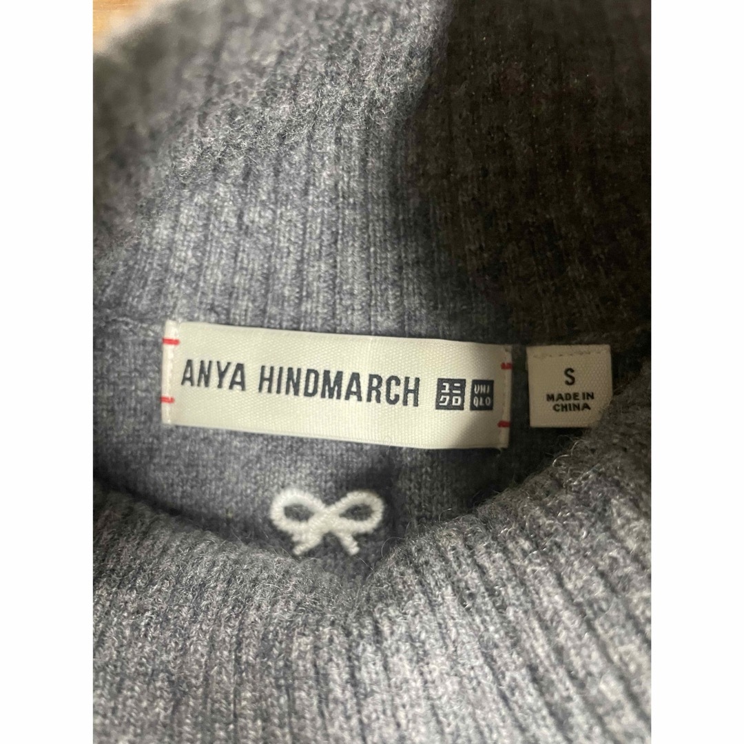 ANYA HINDMARCH(アニヤハインドマーチ)の【希少】アニヤハインドマーチ　UNIQLO カシミヤハイネックセーター レディースのトップス(ニット/セーター)の商品写真