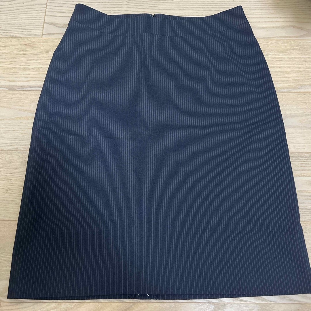 UNIQLO(ユニクロ)のユニクロ スカート 紺ストライプ レディースのスカート(ひざ丈スカート)の商品写真
