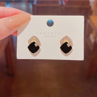 ♡人気商品♡ピアス 韓国 ゴールド ブラック 上品 女性 (ピアス)