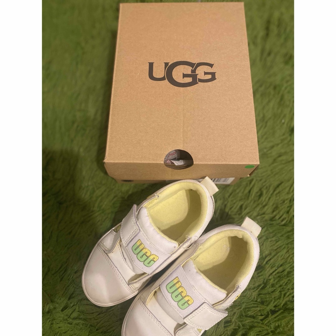 UGG(アグ)のUGGスニーカー キッズ/ベビー/マタニティのキッズ靴/シューズ(15cm~)(スニーカー)の商品写真