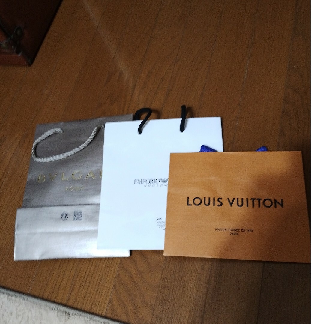 LOUIS VUITTON(ルイヴィトン)のルイビトン　ブルガリ　アルマーニ紙袋 レディースのバッグ(ショップ袋)の商品写真