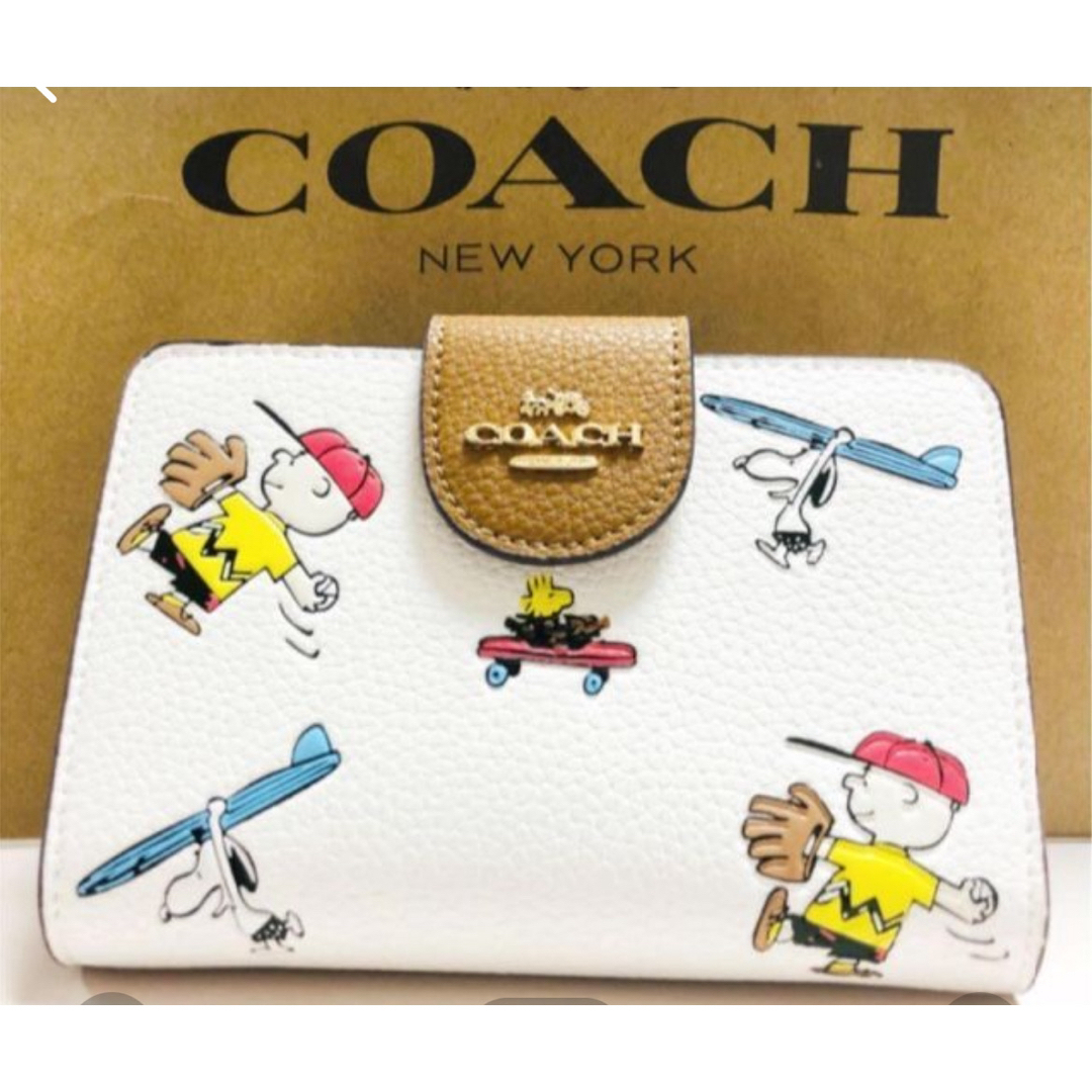 COACH(コーチ)のコーチ　二つ折り財布　スヌーピーピーナッツコラボ レディースのファッション小物(財布)の商品写真