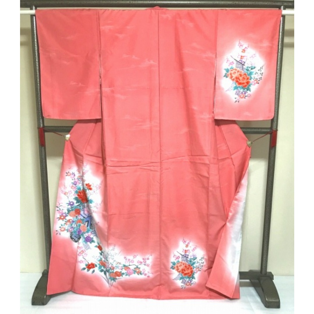【中古】付け下げ 化繊 ピンク地に牡丹模様 裄64cm Mサイズ レディースの水着/浴衣(着物)の商品写真