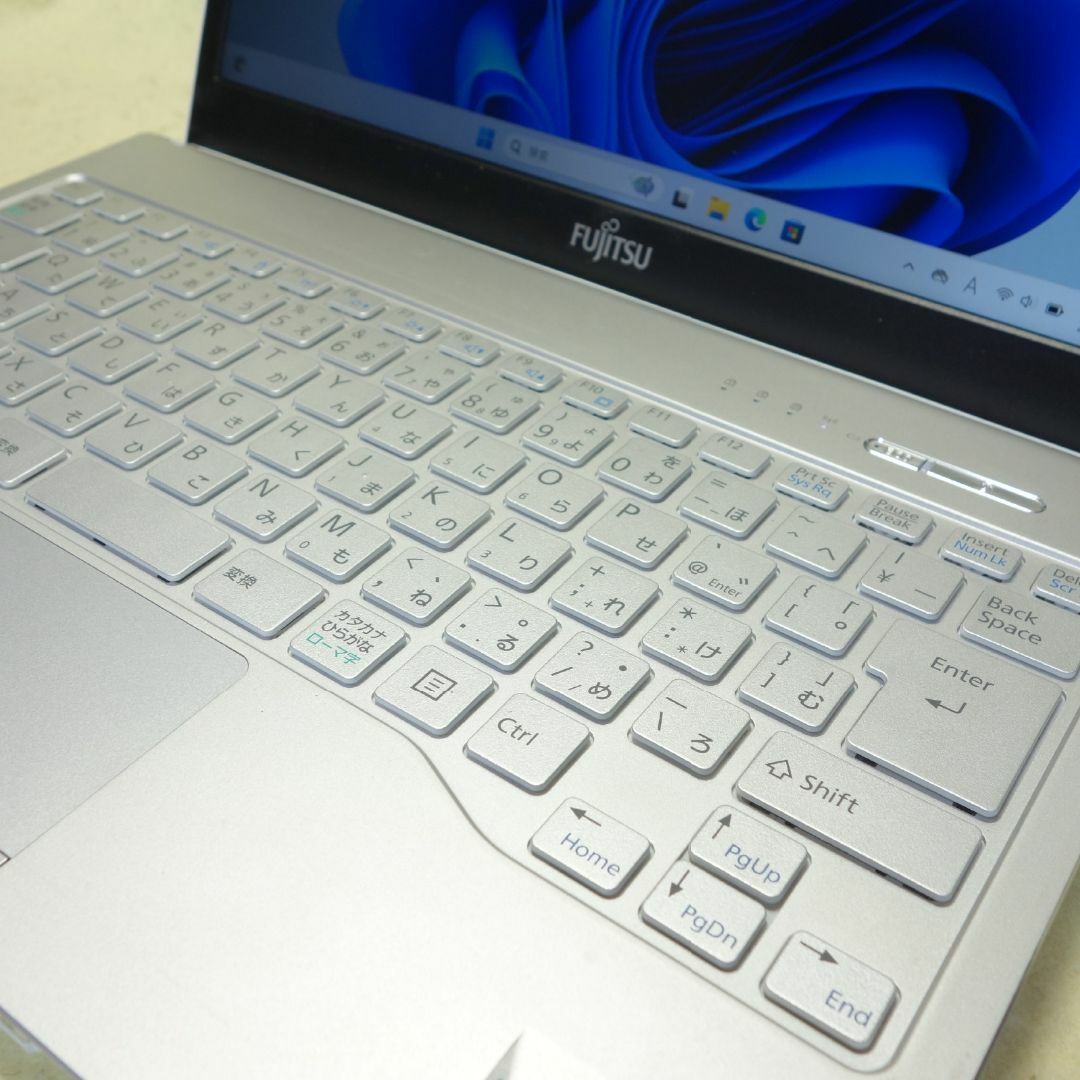 富士通(フジツウ)のLIFEBOOK SH75◆i5-7200U/SSD 128G/8G/DVDRW スマホ/家電/カメラのPC/タブレット(ノートPC)の商品写真