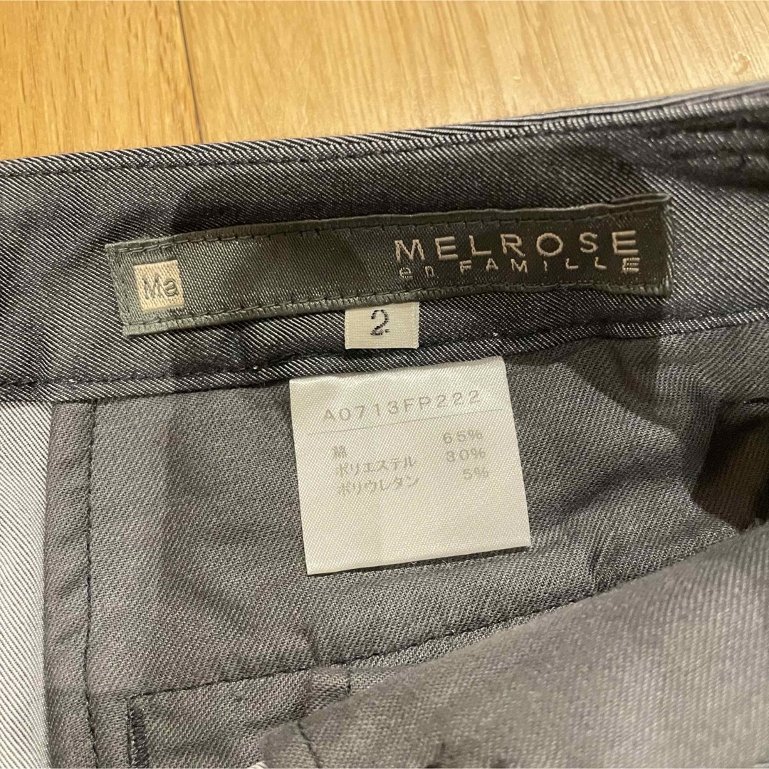 MELROSE(メルローズ)のパンツ　クロップドパンツ　グレー　メルローズ　オフィス　スーツ レディースのパンツ(クロップドパンツ)の商品写真